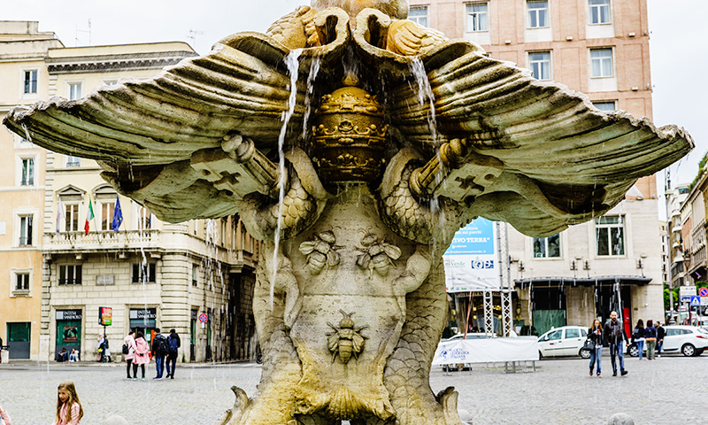 バルベリーニ広場の噴水