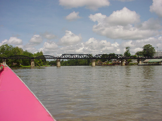 川から見たクウェー橋（クワイ橋）